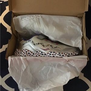 New, Never Worn Saucony